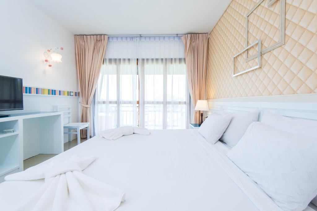 Двухместный (Улучшенный двухместный номер с 1 кроватью) отеля Baan Talay See Cream Resort, Самутсонгкхрам