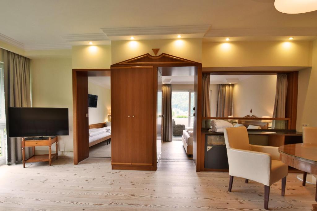 Сьюит (Люкс с 2 спальнями) отеля Amerika-Holzer Hotel & Resort, Санкт-Канциан-ам-Клопайнер-Зее