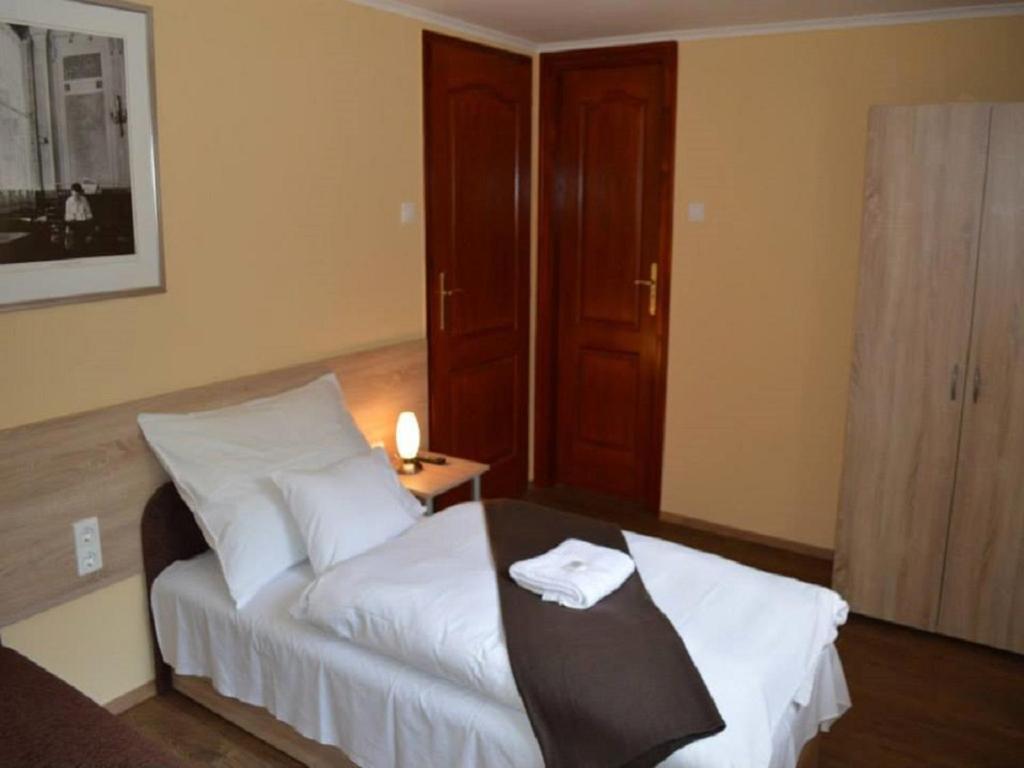 Двухместный (Двухместный номер  на 1 этаже с 2 отдельными кроватями) отеля Muskátli Panzió, Дьёр