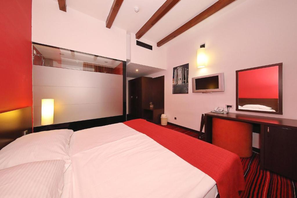 Двухместный (Улучшенный двухместный номер с 1 кроватью) отеля Hotel Villa Donat, Свети-Филип-и-Яков