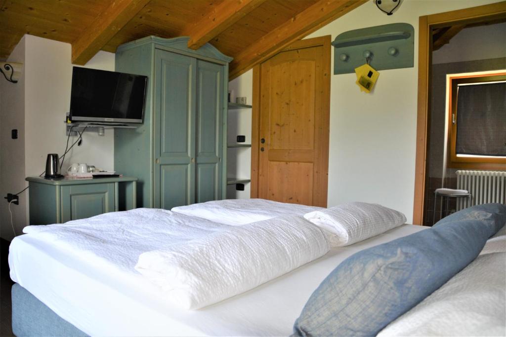 Двухместный (Двухместный номер с 1 кроватью или 2 отдельными кроватями и балконом) отеля Agritur La Cort, Арко