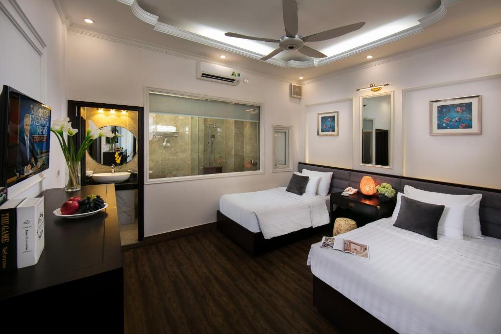 Двухместный (Улучшенный двухместный номер с 2 отдельными кроватями) отеля Golden Rooster Hotel, Ханой