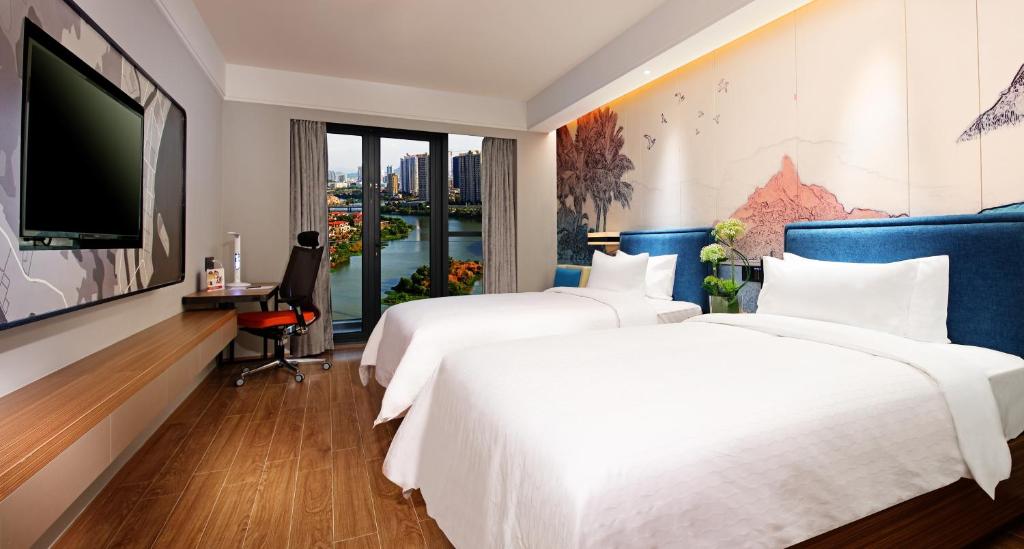 Двухместный (Двухместный номер «Комфорт» с 2 отдельными кроватями и видом на реку) отеля Hampton By Hilton Sanya Bay, Санья