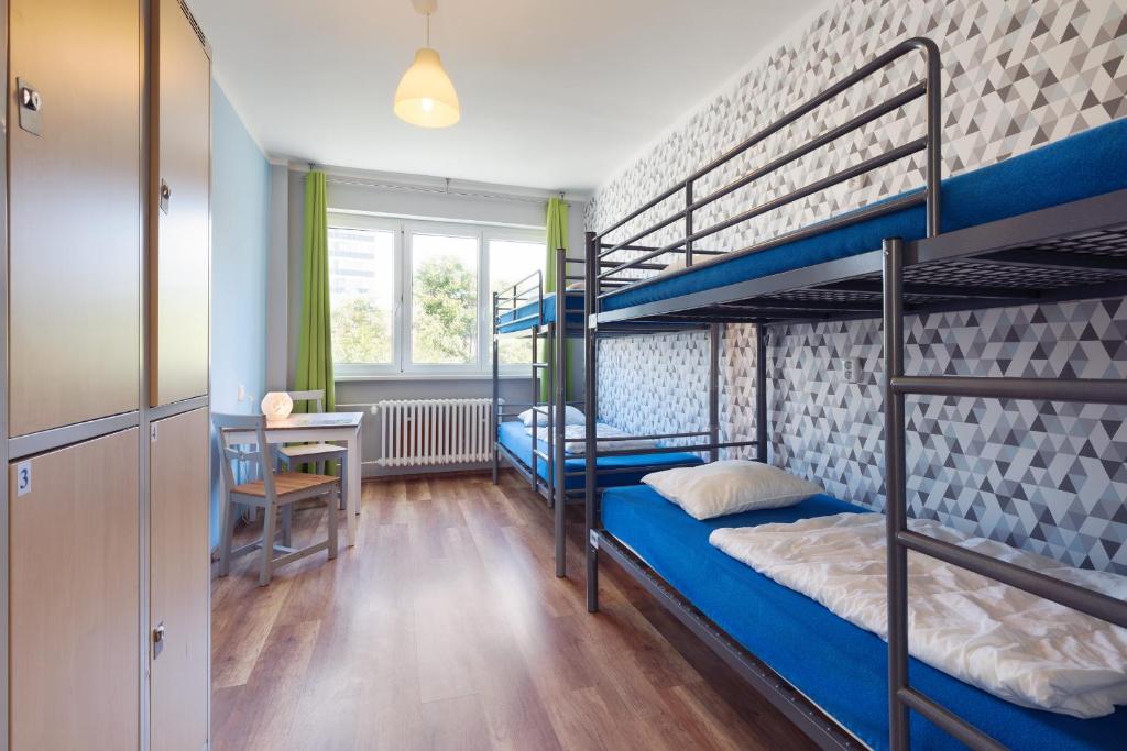 Номер (Односпальная кровать в общем номере (для 8 гостей)) хостела Patio Hostel, Братислава