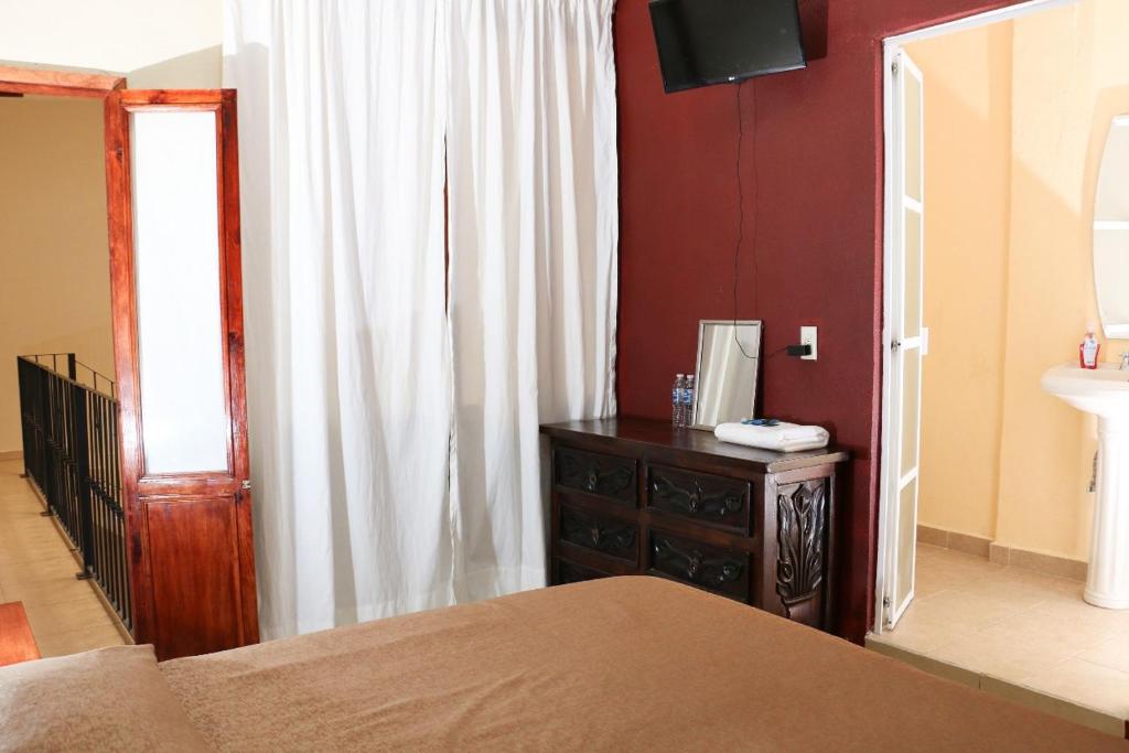 Двухместный (Стандартный номер с кроватью размера «king-size») отеля Hotel La Gloria Xilitla, Чильтла