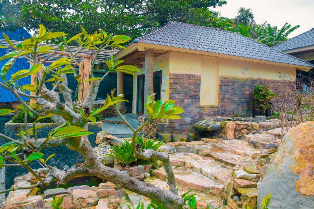 Номер (Бунгало Делюкс с видом на море) курортного отеля Coral Bay Resort, Дуонг-Донг