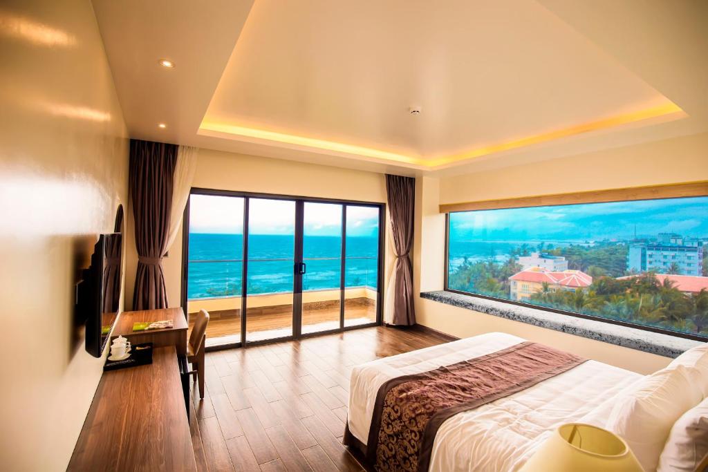 Двухместный (Двухместный номер Делюкс с 1 кроватью и панорамным видом) курортного отеля Coral Bay Resort, Дуонг-Донг