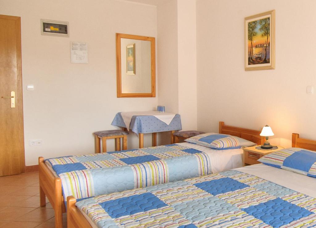 Двухместный (Двухместный номер с 2 отдельными кроватями и балконом) отеля Bed and Breakfast Ritoša, Пореч
