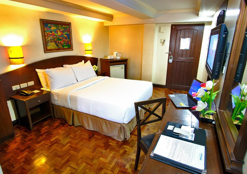 Сьюит (Полулюкс) отеля Fersal Hotel - Manila, Манила