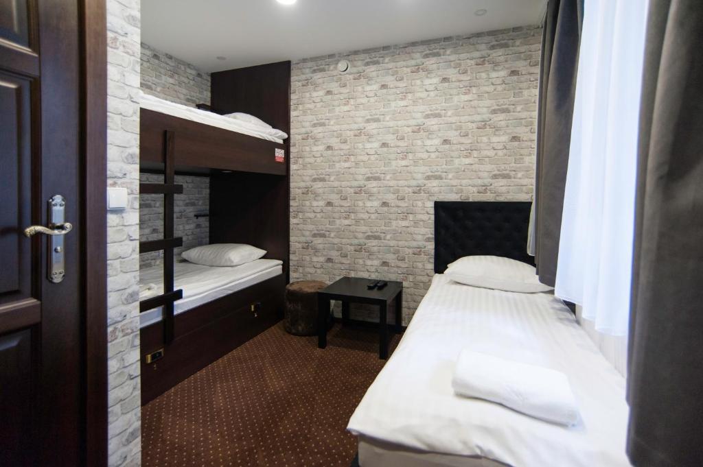 Трехместный (Трехместный номер с собственной ванной комнатой) хостела World Hostel, Гданьск