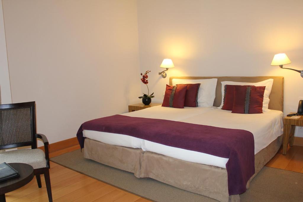 Двухместный (Двухместный номер с 2 отдельными кроватями и видом на сушу) отеля Golden Residence Hotel, Фуншал