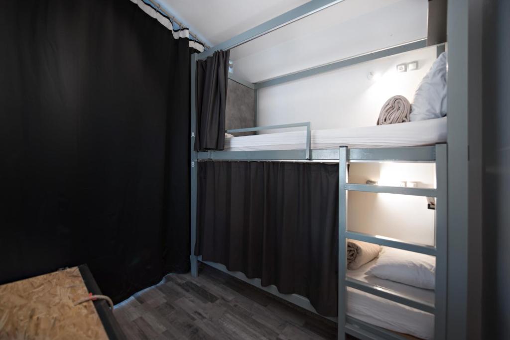 Номер (Кровать в общем номере с 4 кроватями и собственной террасой), Bedbox Hostel