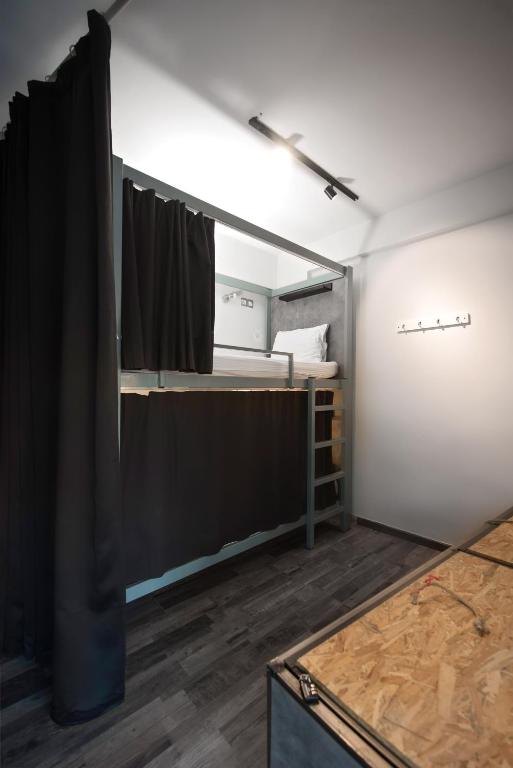 Номер (Кровать в общем номере с 4 кроватями и собственной террасой) хостела Bedbox Hostel, Афины