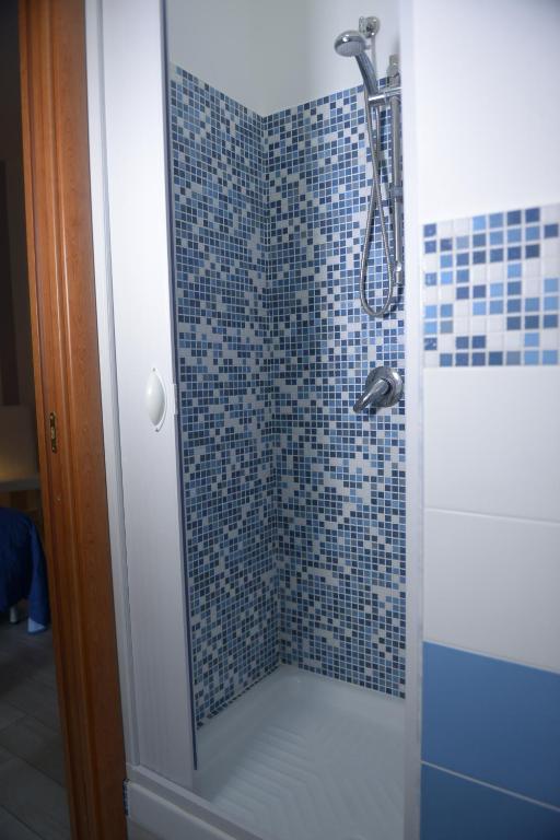 Трехместный (Трехместный номер с собственной ванной комнатой) отеля B & B VICTORIA, Помпеи