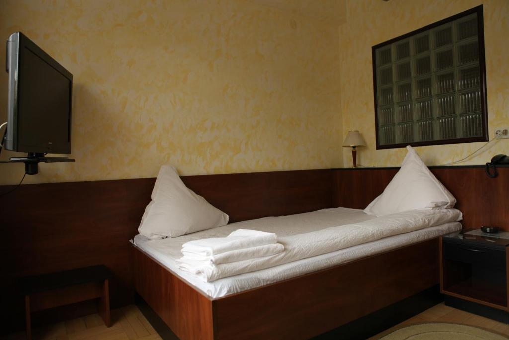 Двухместный (Улучшенный двухместный номер с 1 кроватью) отеля Hotel Central, Тимишоара