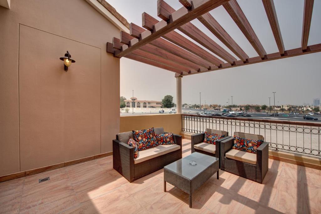 Вилла (Вилла с 4 спальнями), Вилла J5 Villas Holiday Homes Barsha Gardens