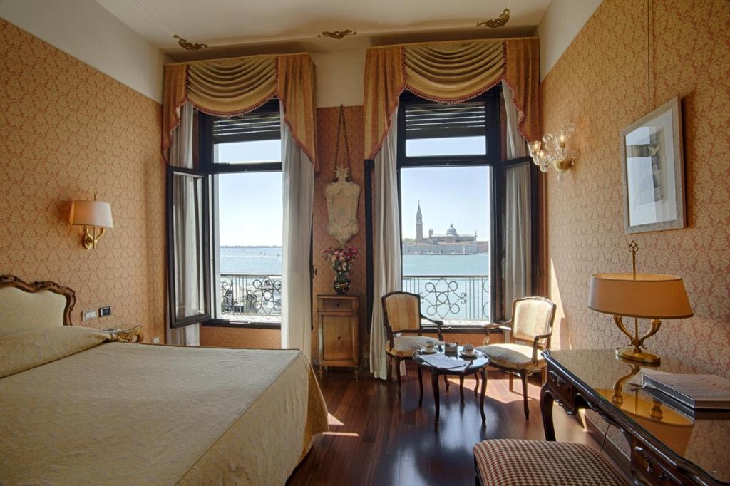 Двухместный (Улучшенный двухместный номер с 1 кроватью и видом на лагуну) отеля Locanda Vivaldi, Венеция