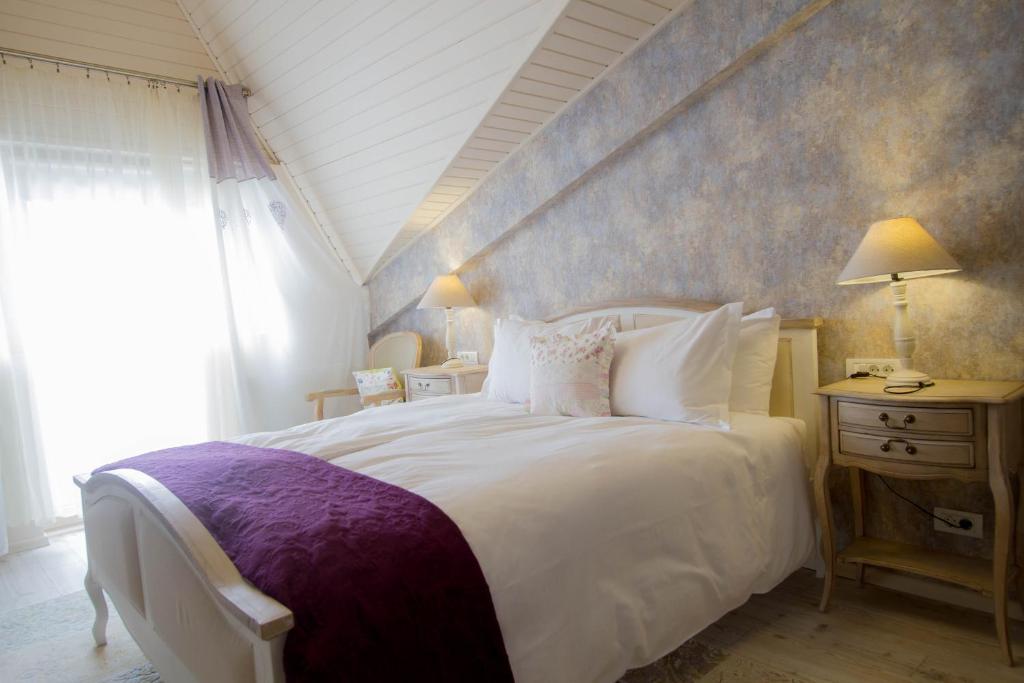 Двухместный (Улучшенный двухместный номер с 1 кроватью) отеля Hotel Dragului, Предял