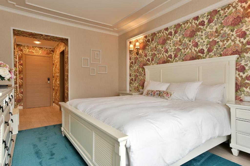 Двухместный (Представительский номер с кроватью размера «king-size») отеля Hotel Dragului, Предял