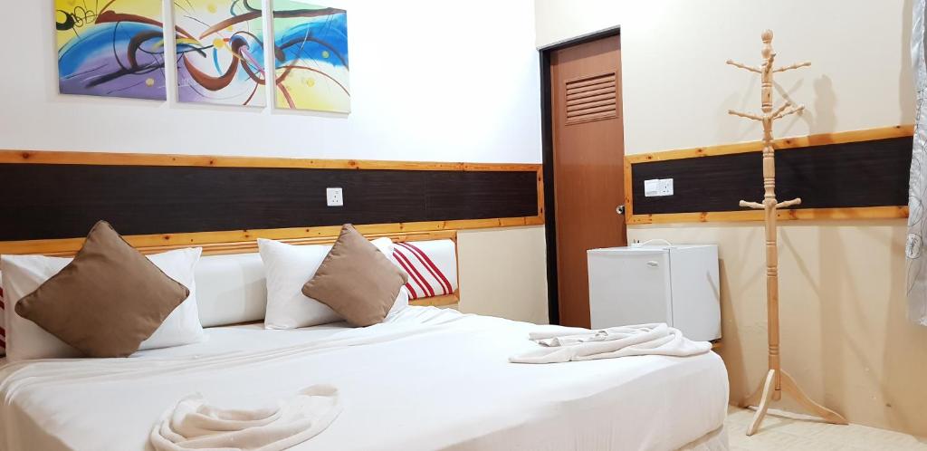 Двухместный (Двухместный номер Делюкс с 1 кроватью или 2 отдельными кроватями) гостевого дома Arora Inn, Маафуши