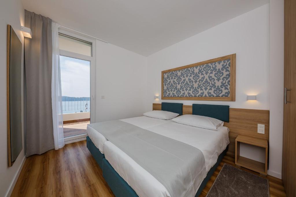 Двухместный (Двухместный номер с 1 кроватью или 2 отдельными кроватями и видом на море) отеля Hotel Medena, Трогир