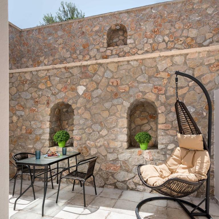 Двухместный (Двухместный номер с 1 кроватью и балконом (для 3 взрослых)) отеля Elia Residences Santorini, Картерадос