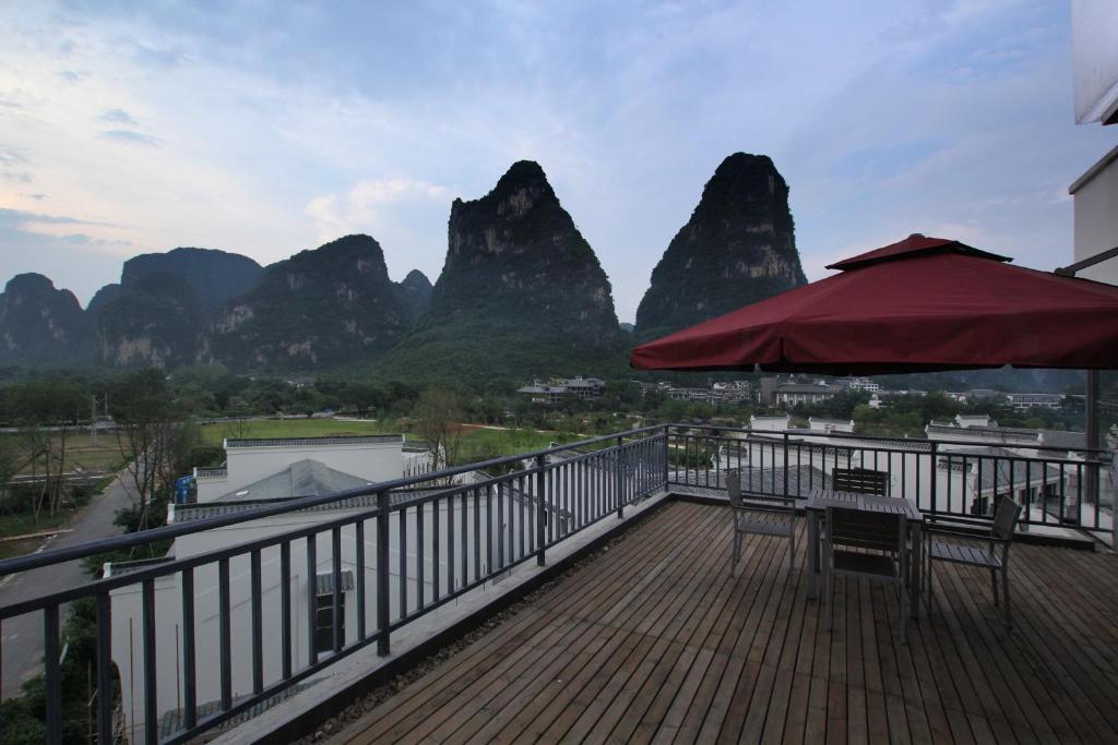 Отель Yangshuo Spring Highet Hotel, Яншо