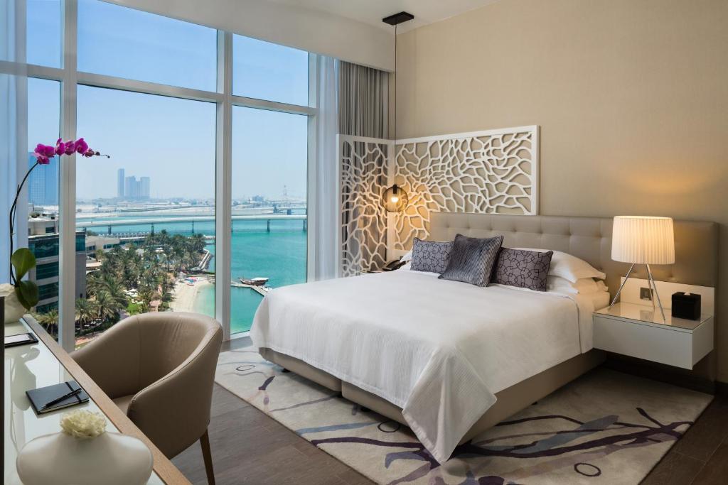Апартаменты (Апартаменты «Премиум» с 1 спальней) апарт-отеля Beach Rotana Residences, Абу-Даби