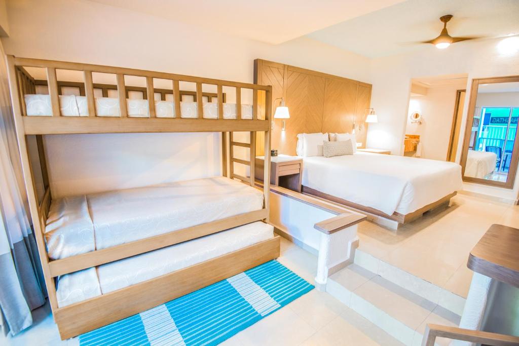 Двухместный (Семейный полулюкс) курортного отеля Gran Caribe All Inclusive - Panama Jack Resorts Cancun, Канкун