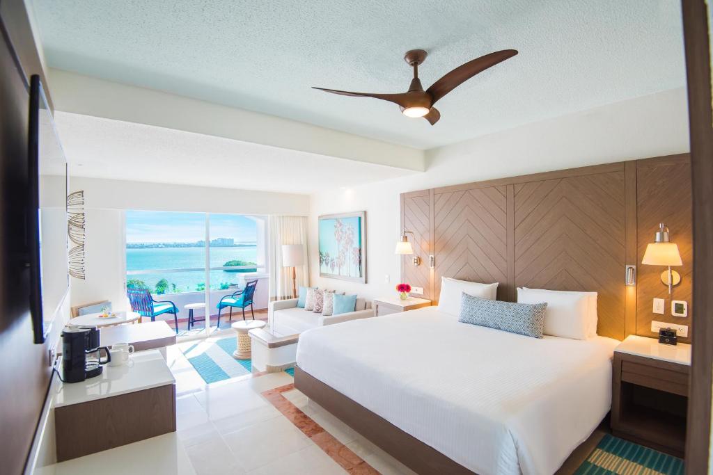 Сьюит (Полулюкс) курортного отеля Gran Caribe All Inclusive - Panama Jack Resorts Cancun, Канкун