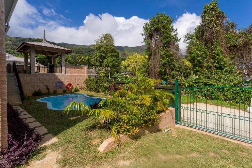 Номер (Шале с 3 спальнями), Beau Vallon Villa Chalets