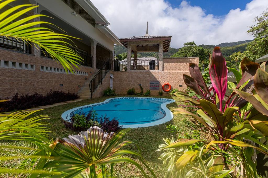 Номер (Шале с 3 спальнями), Beau Vallon Villa Chalets