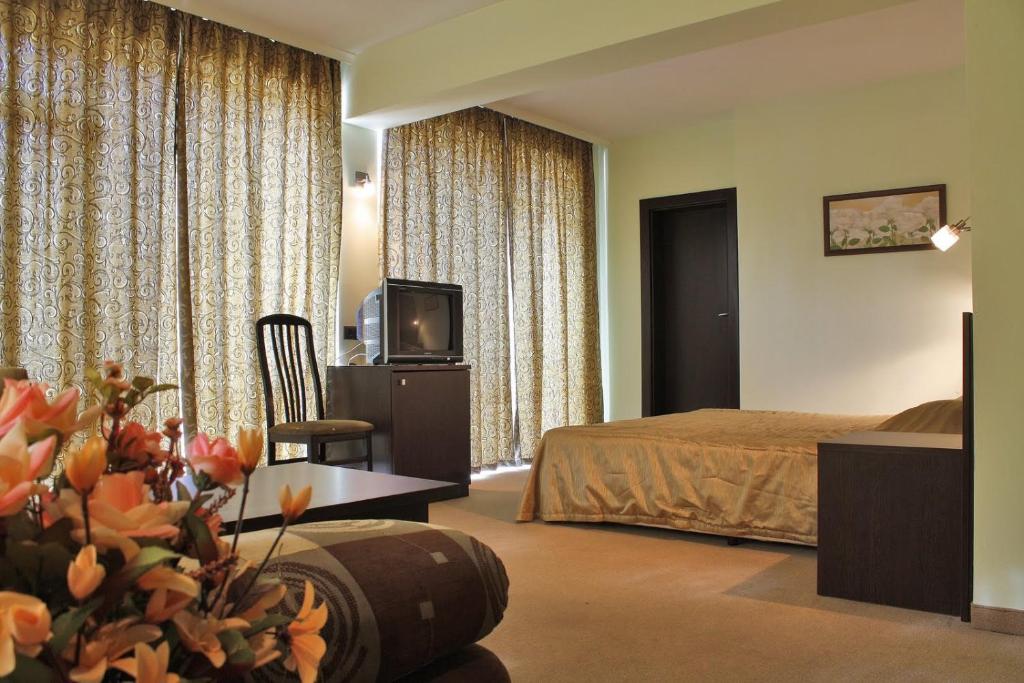 Двухместный (Двухместный номер с 1 кроватью или 2 отдельными кроватями) отеля Hotel Dukov, Обзор