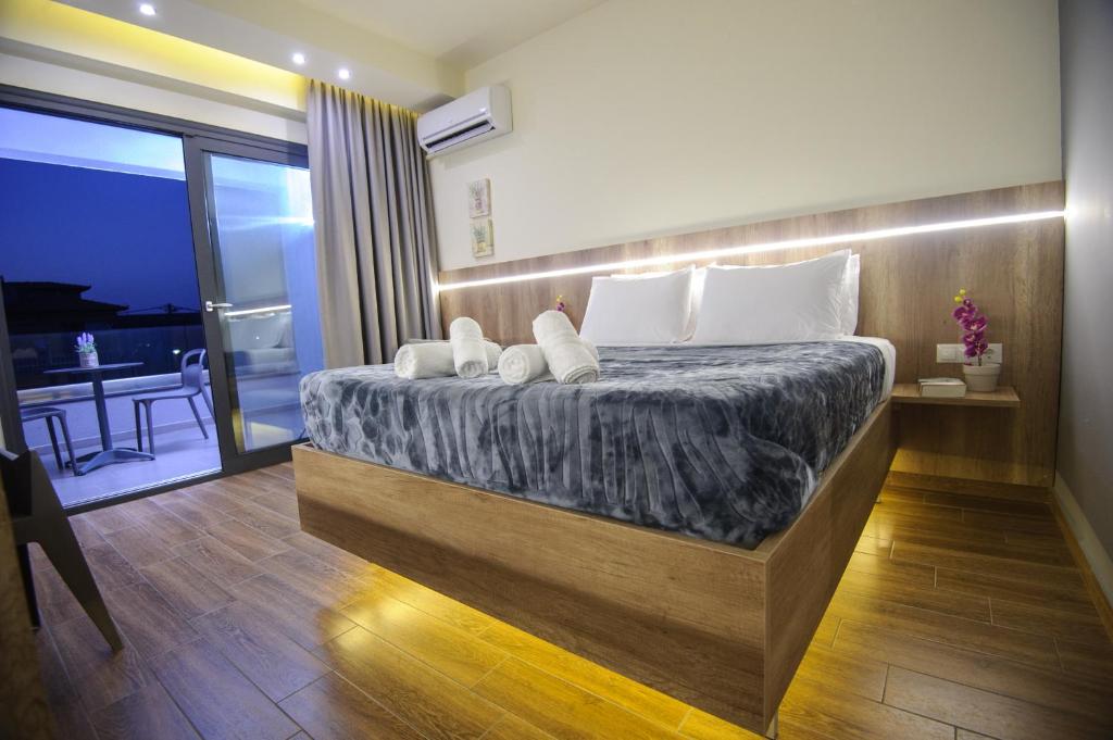 Двухместный (Улучшенный двухместный номер с 1 кроватью) отеля Hotel Yakinthos, Паралия Катерини