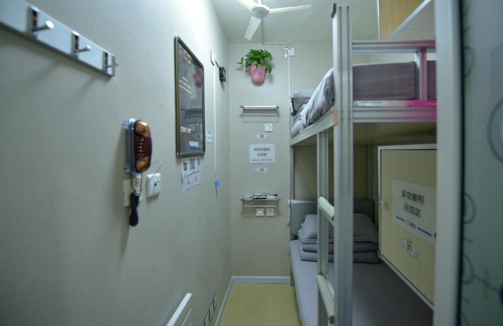 Двухместный (Двухместный номер с 1 кроватью) хостела Qingting Space Capsule Hostel, Циндао