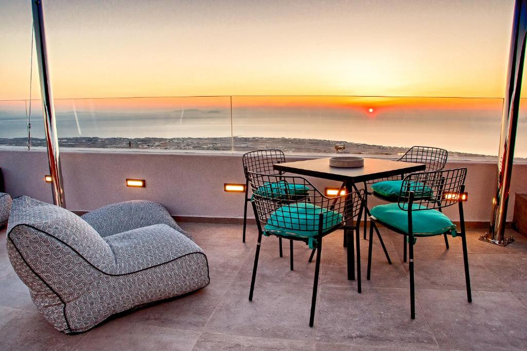 Вилла (U Villa with Sea View and Hot Tub), Santorini Soul Villas