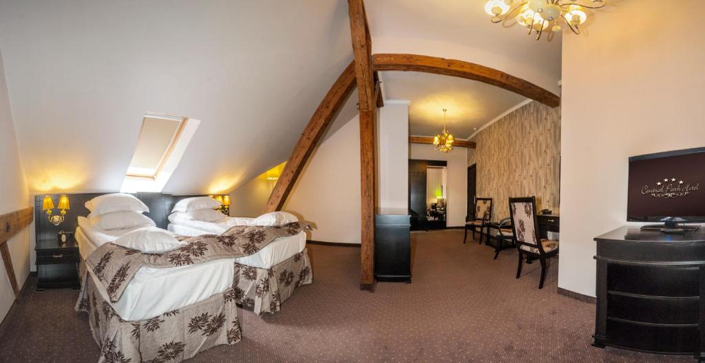 Двухместный (Двухместный номер с 1 кроватью - Мансарда) отеля Hotel Central Park Sighisoara, Сигишоара