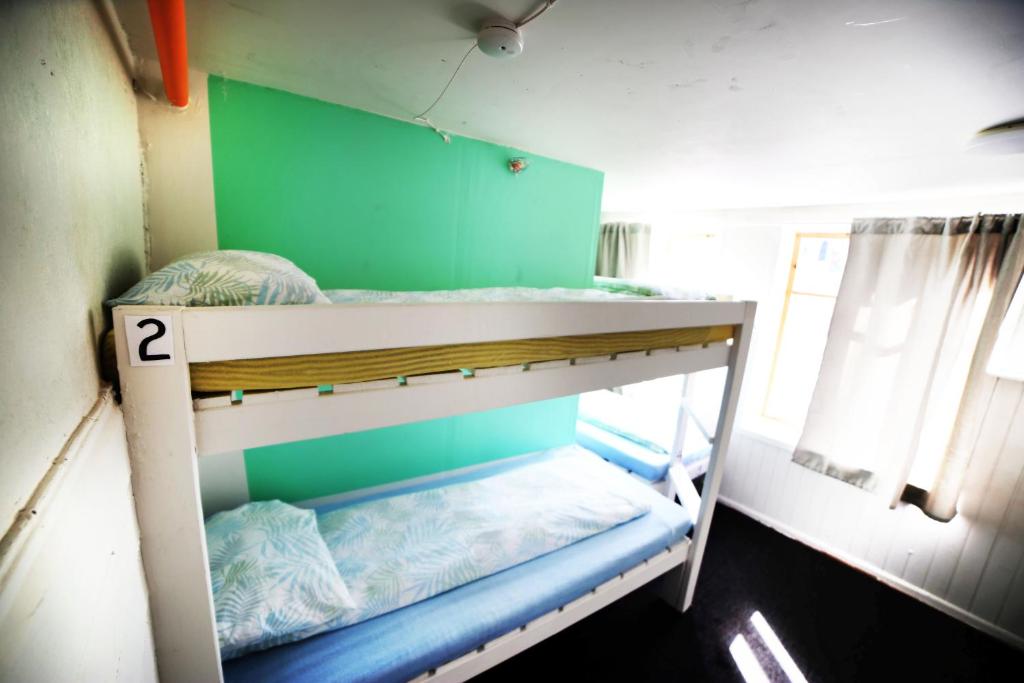 Номер (Спальное место на двухъярусной кровати в общем номере для мужчин и женщин) хостела Tromso Activities Hostel, Тромсе