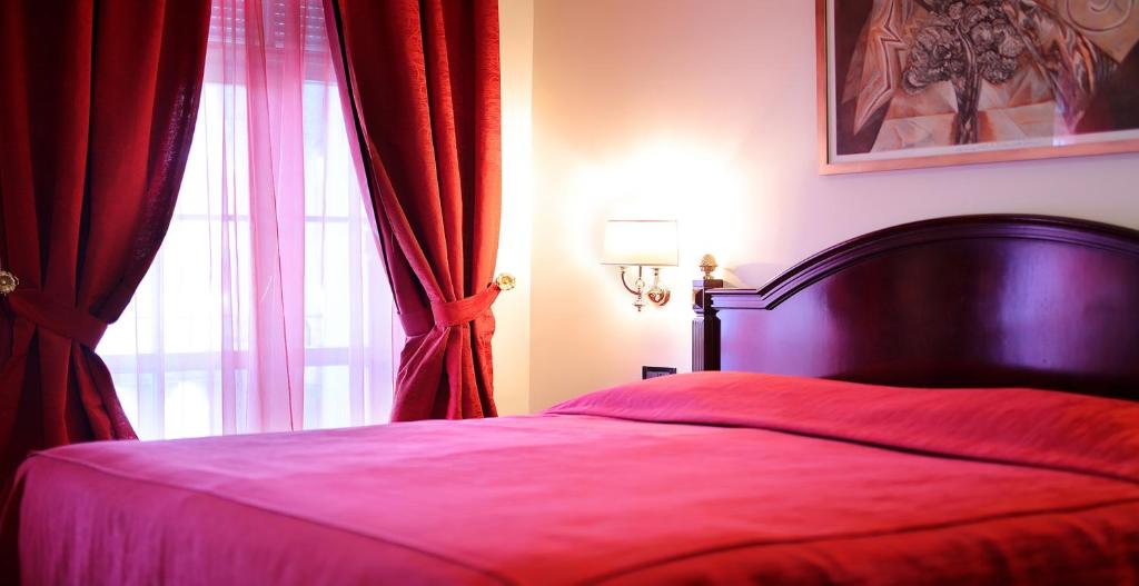 Двухместный (Special Offer - Double Room with Balcony with Romantic package) отеля Arbiana Heritage Hotel, Раб