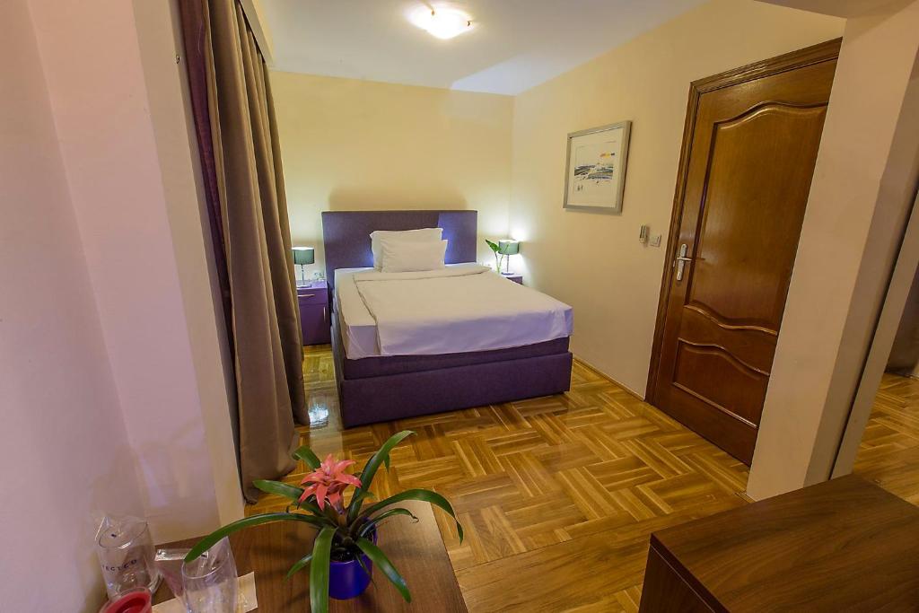 Двухместный (Двухместный номер с 1 кроватью) отеля Hotel M, Подгорица