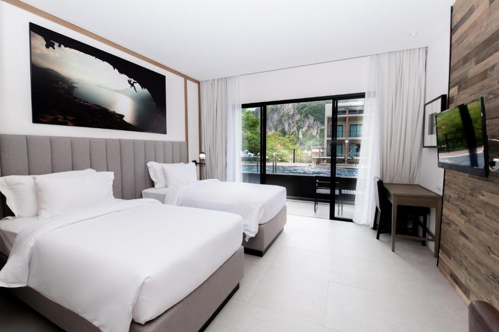 Двухместный (Двухместный номер Делюкс с 1 кроватью или 2 отдельными кроватями, доступ к бассейну) отеля Sugar Marina Resort CLIFFHANGER Aonang, Краби
