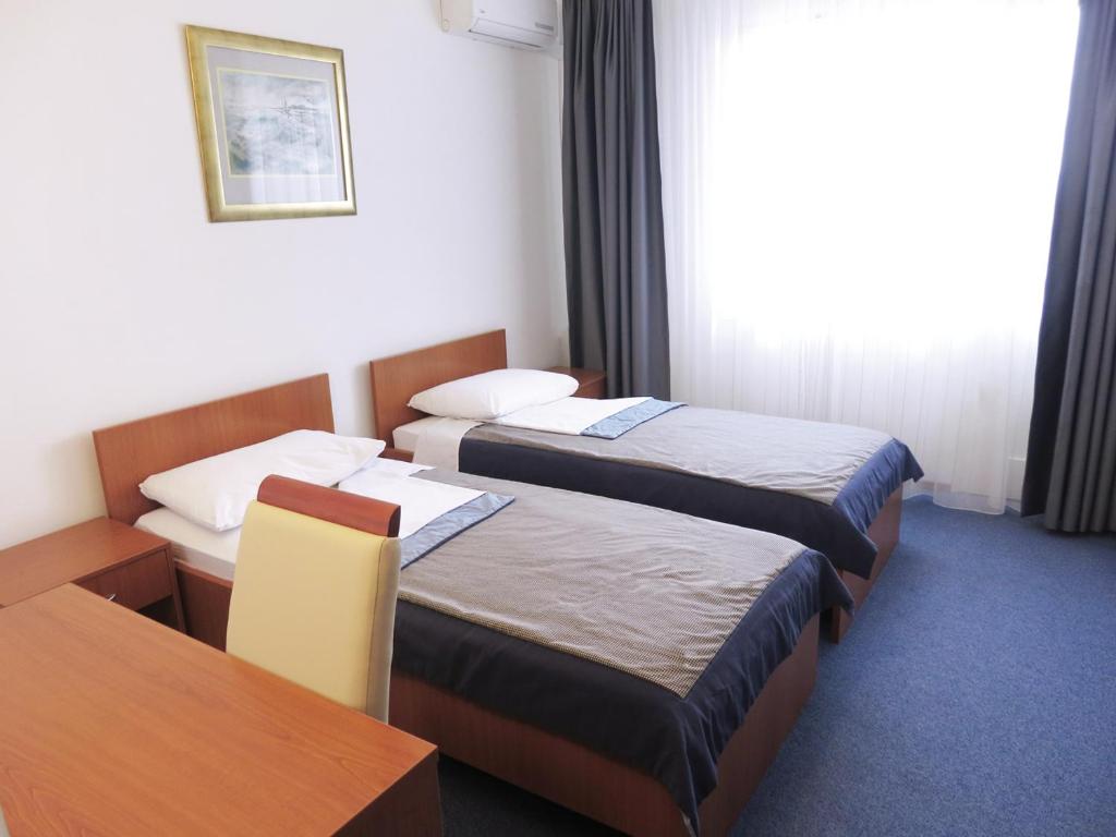 Двухместный (Стандартный двухместный номер с 1 кроватью или 2 отдельными кроватями, балконом и видом на город) отеля Hotel Zagreb, Сплит