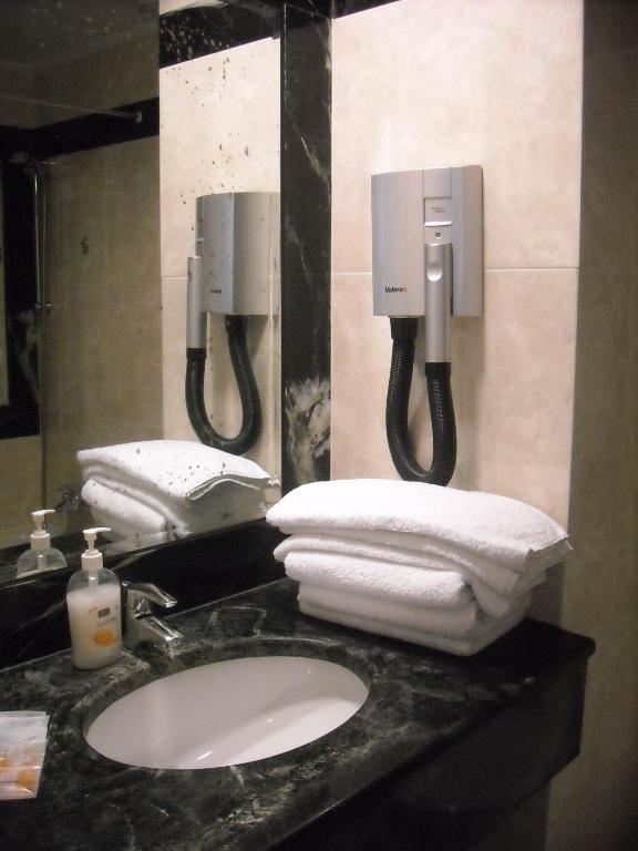 Двухместный (Улучшенный двухместный номер с 1 кроватью или 2 отдельными кроватями) отеля City Marina, Керкира
