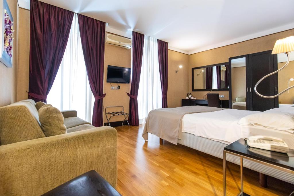 Четырехместный (Четырехместный номер) отеля MH Design Hotel, Неаполь