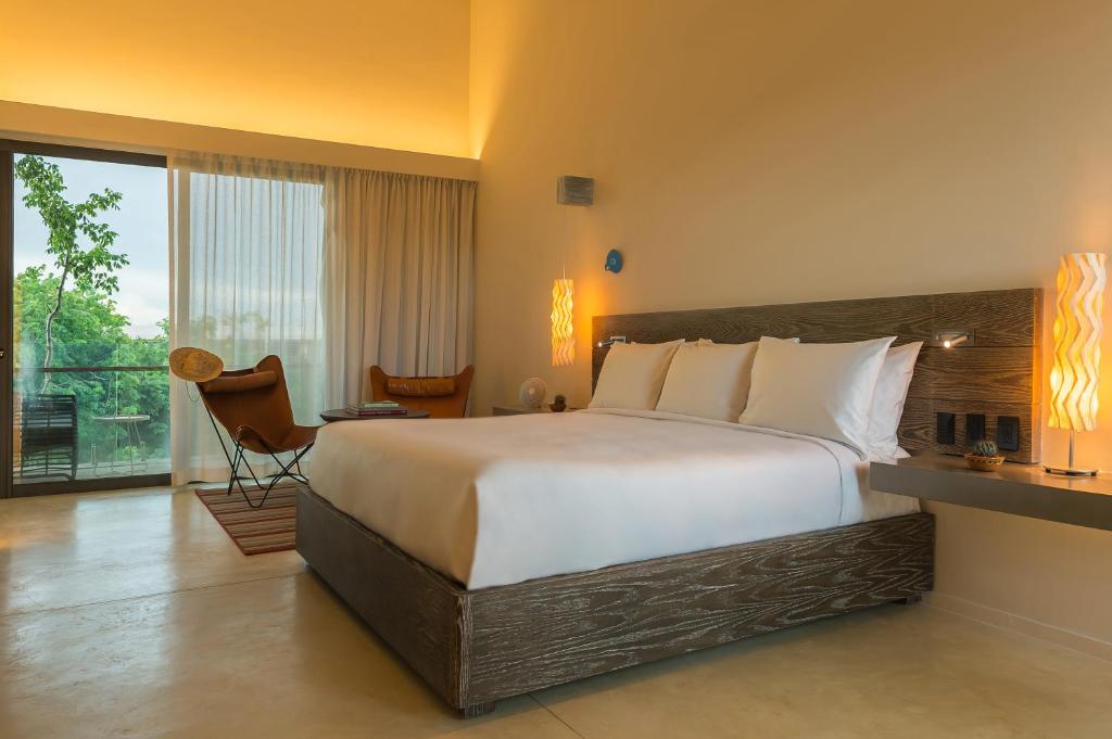 Трехместный (Номер с кроватью размера «king-size») курортного отеля Andaz Mayakoba - a concept by Hyatt, Плая-дель-Кармен