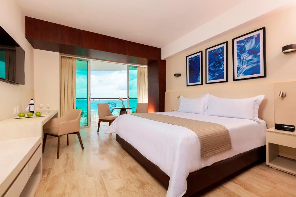 Сьюит (Люкс Altitude с 1 кроватью размера «king-size») курортного отеля Krystal Grand Punta Cancún, Канкун