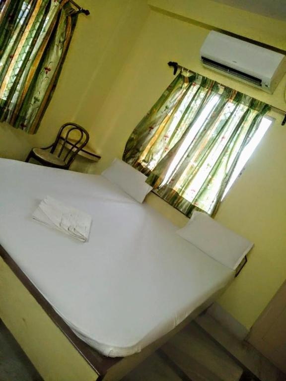Двухместный (Двухместный номер Делюкс с 1 кроватью) отеля Janata Hotel & Restaurant, Калькутта