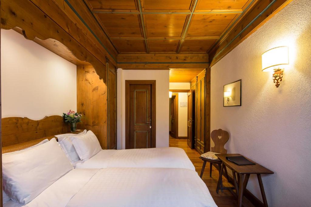 Двухместный (Классический двухместный номер с 1 кроватью или 2 отдельными кроватями и доступом в спа-центр) отеля Hotel Bellevue Suites & Spa, Кортина-д'Ампеццо