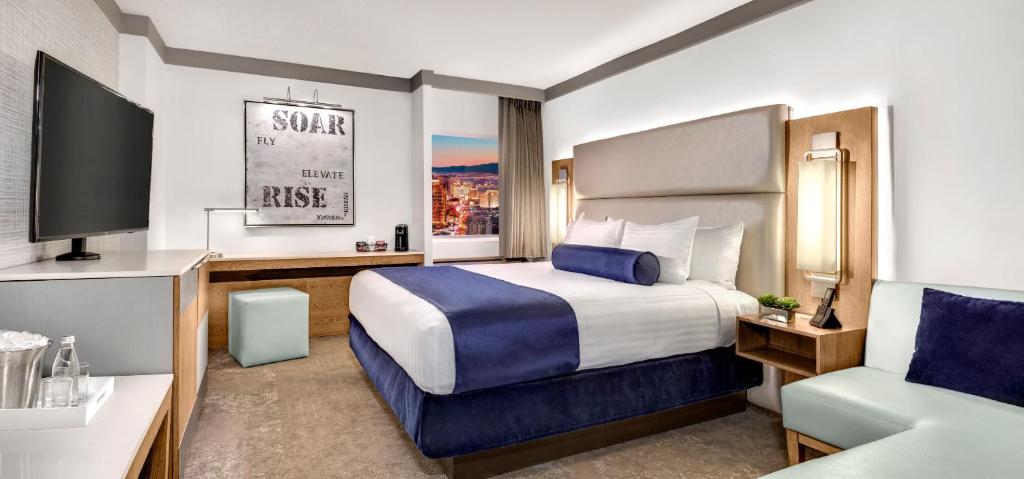 Двухместный (Номер Elevate с 1 кроватью размера «king-size») курортного отеля The STRAT Hotel, Casino and Skypod, Лас-Вегас