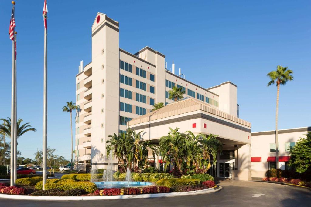 Ramada by Wyndham Kissimmee Gateway, Орландо